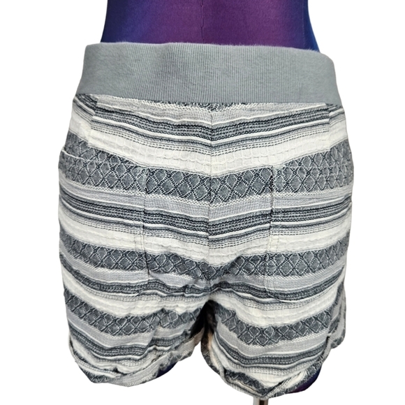 LOFT Gray & White Striped Shorts 3" Inseam Size 6 Women's - Picture 7 of 11